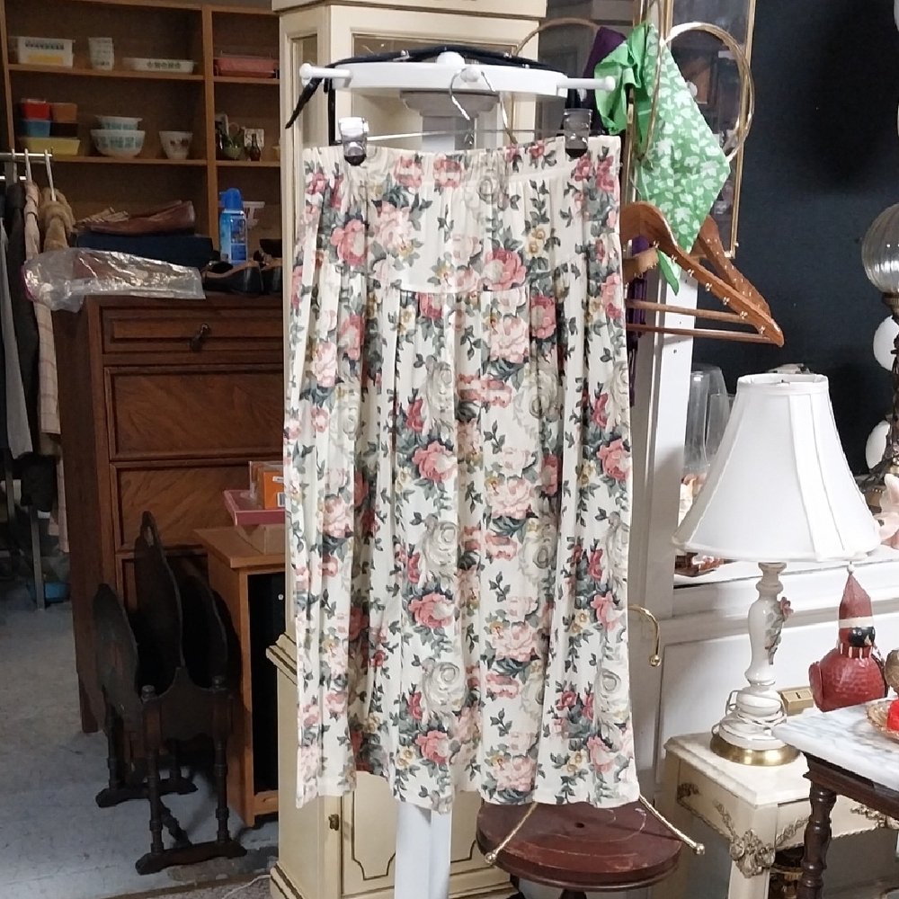 Vintage Knitmakers Floral Cream Skirt
